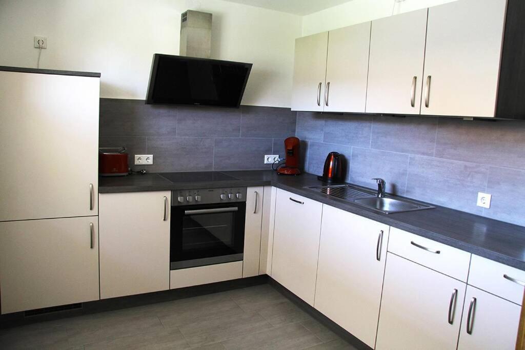 Schoene Helle Ferienwohnung In Waldnaehe Berching Exterior foto
